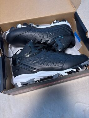 Revo Black and White Men's Athletic CleatsRevolt Rawlings football shoes NIB